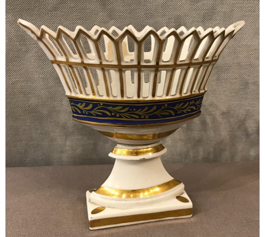 Petite coupe navette en porcelaine de Vieux Paris d'époque 19 ème