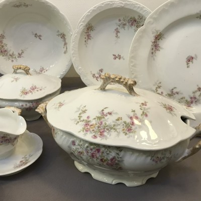 Porcelain table service in the taste of Limoges