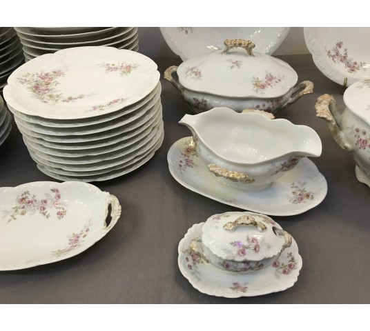Porcelain table service in the taste of Limoges