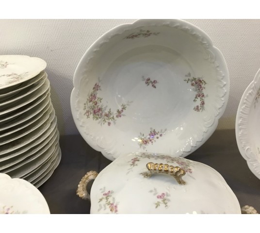 Porcelain table service in the taste of Limoges