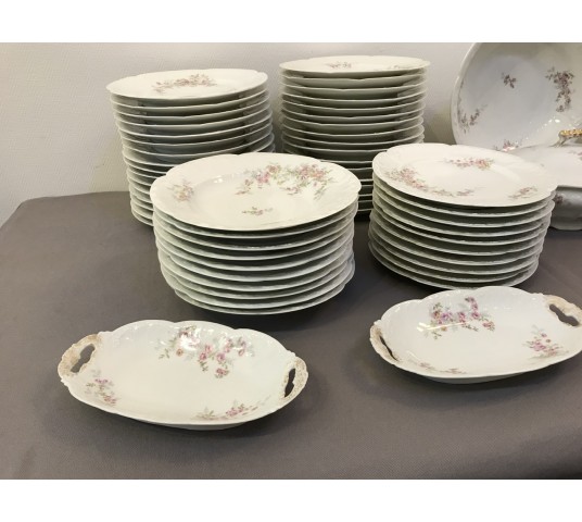 Porcelain table service in the taste of Limoges