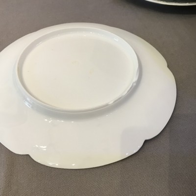 Service de table en porcelaine dans le goût du Limoges