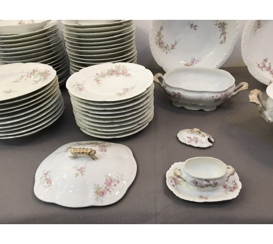 Porcelain table service in the taste of Limoges