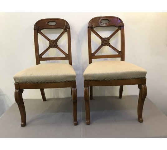 Deux chaises en merisier de style Restauration.