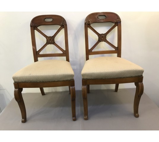 Deux chaises en merisier de style Restauration.