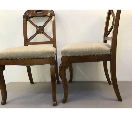 Deux chaises en merisier de style Restauration.