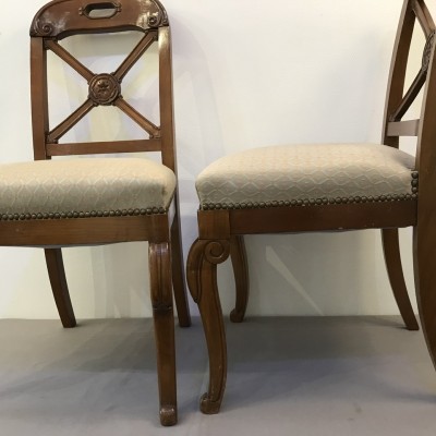 Deux chaises en merisier de style Restauration.