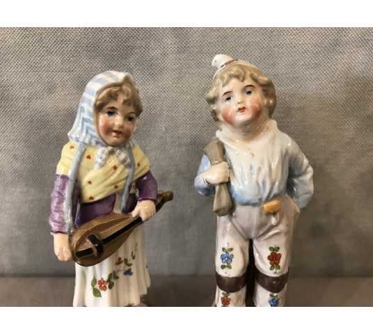 Petit couple de personnages en porcelaine de Dresden d'époque 19 ème