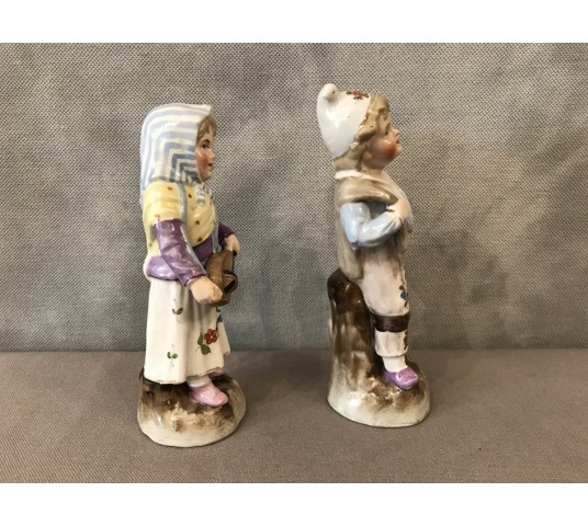 Petit couple de personnages en porcelaine de Dresden d'époque 19 ème