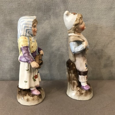 Petit couple de personnages en porcelaine de Dresden d'époque 19 ème