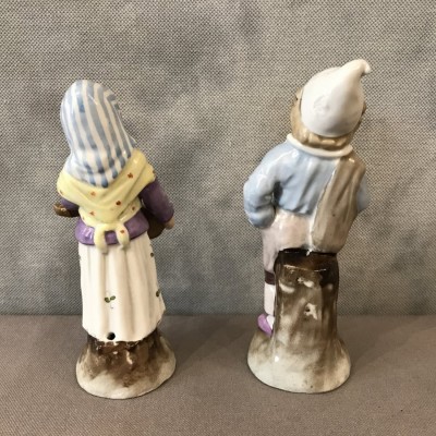 Petit couple de personnages en porcelaine de Dresden d'époque 19 ème