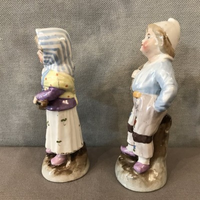 Petit couple de personnages en porcelaine de Dresden d'époque 19 ème