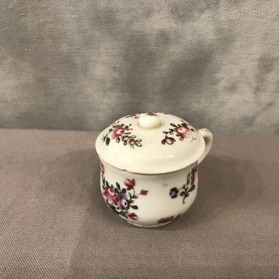 Small pot of porcelain cream Company of the then Indes 18 th