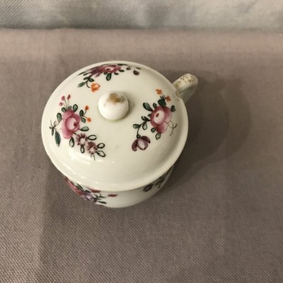 Small pot of porcelain cream Company of the then Indes 18 th