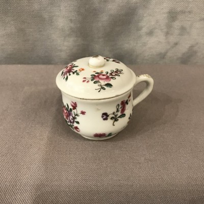 Small pot of porcelain cream Company of the then Indes 18 th