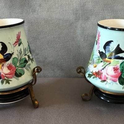 Paire de petits caches-pots en porcelaine d'époque 19 ème