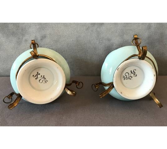 Paire de petits caches-pots en porcelaine d'époque 19 ème