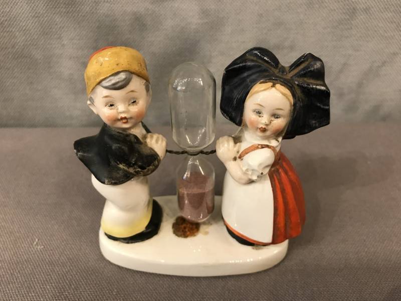 Couple of Alsaciens sablier in fine earthenware circa 1930