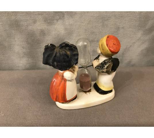 Couple d’Alsaciens sablier en faïence fine d’époque vers 1930