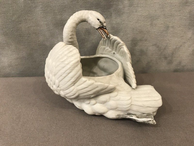 Cygne en biscuit porcelaine blanche d’époque 19ème