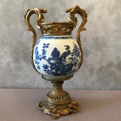 Pot en porcelaine et monture en bronze LXV 19ème