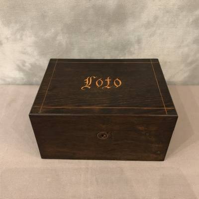 Ancien coffret en bois de jeu du loto avec 24 grilles et numéros