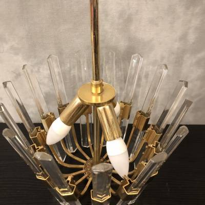 Beau lustre Scoliari circa 1970 in brass and crystal