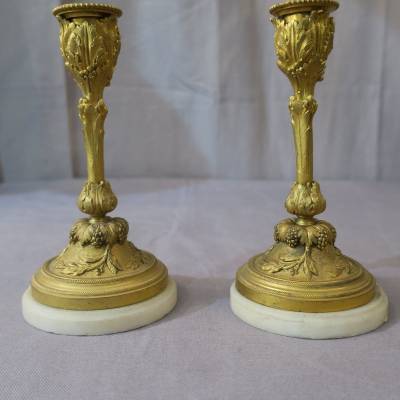 Petits bougeoirs en bronze doré de style Louis XVI Napoléon III 19 ème