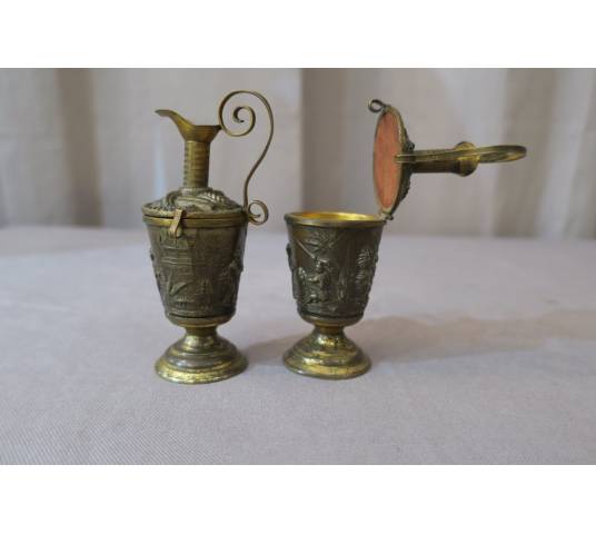 Beautiful small pairs of vintage brass amphoras 19 th decor of chinoiseries