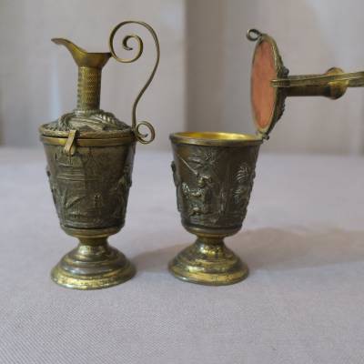 Beautiful small pairs of vintage brass amphoras 19 th decor of chinoiseries