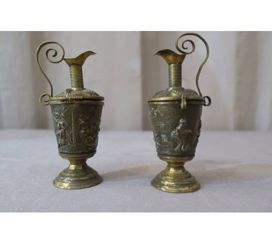 Beautiful small pairs of vintage brass amphoras 19 th decor of chinoiseries