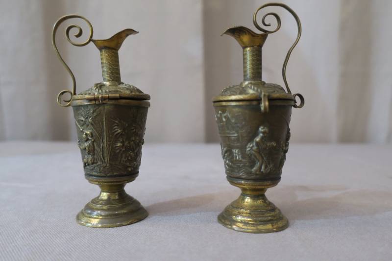 Beautiful small pairs of vintage brass amphoras 19 th decor of chinoiseries