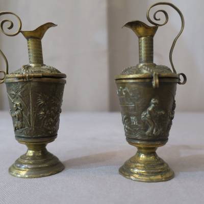 Beautiful small pairs of vintage brass amphoras 19 th decor of chinoiseries