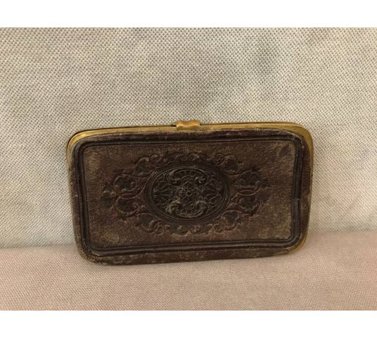 Etui en cuir avec un fixé sous verre d'époque 19 ème