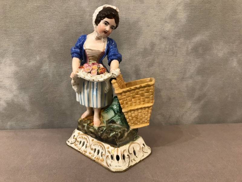 Nice object in porcelain old empty-pockets 19 th in Old Paris Jacob Petit