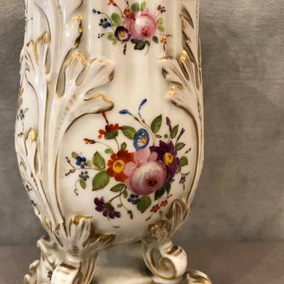 Vase ancien en porcelaine du Vieux Paris d'époque 19ème-siècle