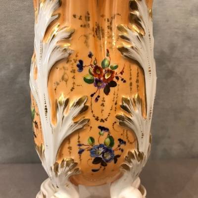 Vase ancien en porcelaine du Vieux Paris d'époque 19ème siècle.