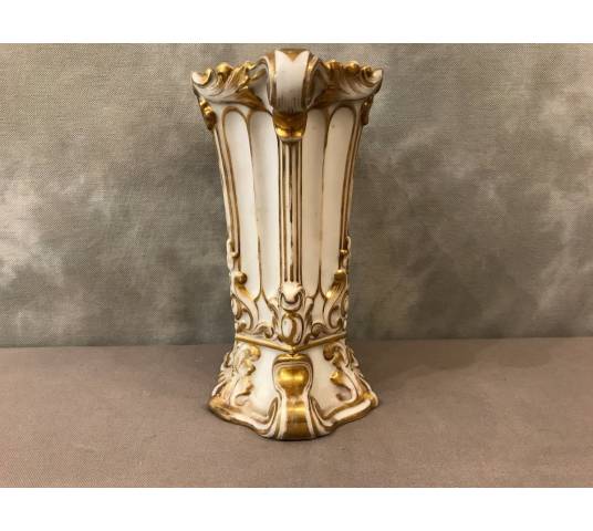 Vase en porcelaine de Vieux Paris blanc et or d'époque 19 ème
