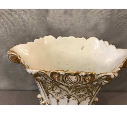 Vase en porcelaine de Vieux Paris blanc et or d'époque 19 ème