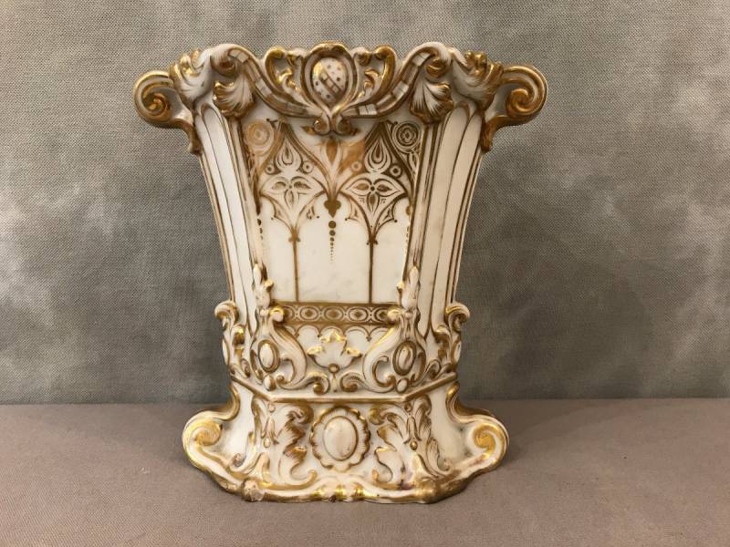 Vase en porcelaine de Vieux Paris blanc et or de epoch 19 ème