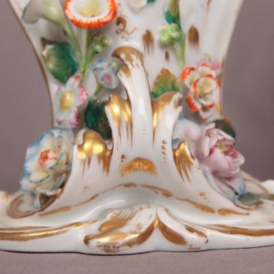 Paire de vases en porcelaine de Vieux Paris d' epoch 19 ème