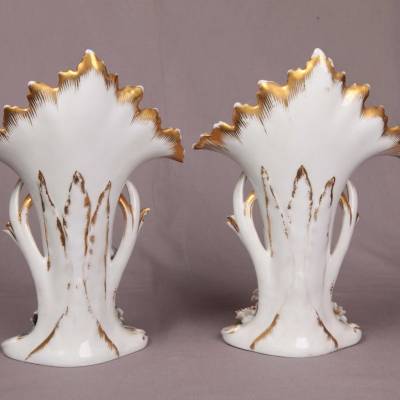 Paire de vases en porcelaine de Vieux Paris d' epoch 19 ème