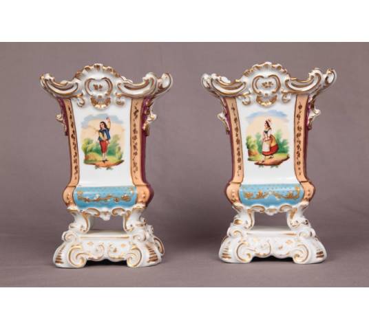 Ravissante paire de vases en porcelaine de Vieux Paris d'époque 19 ème