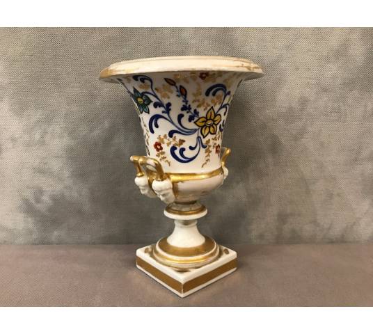 Vase Médicis en porcelaine de Vieux Paris d'époque 19 ème