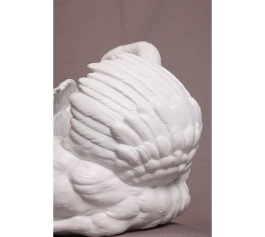 Swan swan in white porcelain of the 19th-century biscuit
