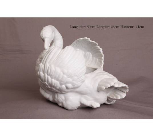 Beau cygne en porcelaine blanche du biscuit  d'époque 19 ème