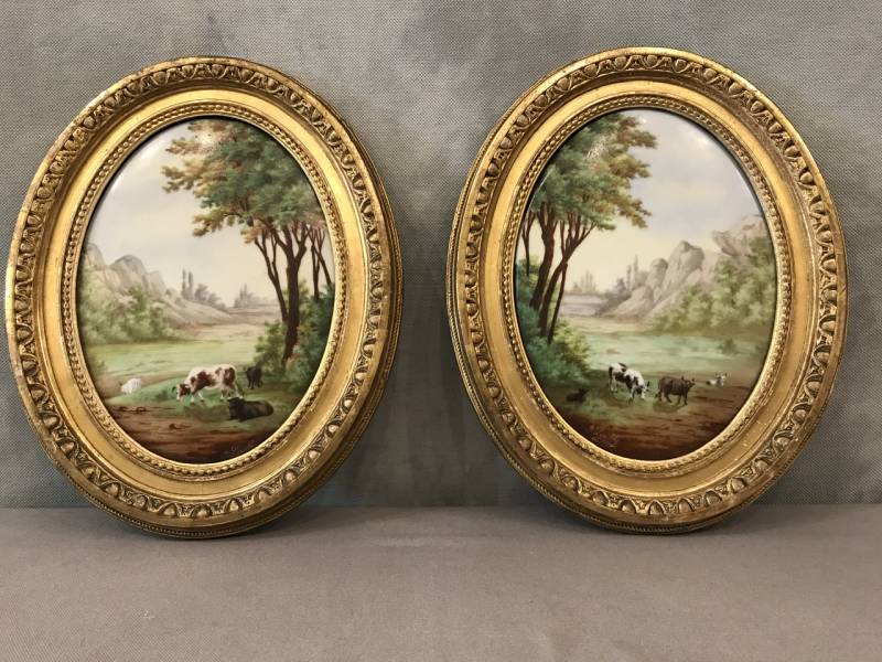 Paire de tableaux médaillon en porcelaine d'époque 19 ème