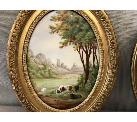 Paire de tableaux médaillon en porcelaine d'époque 19 ème