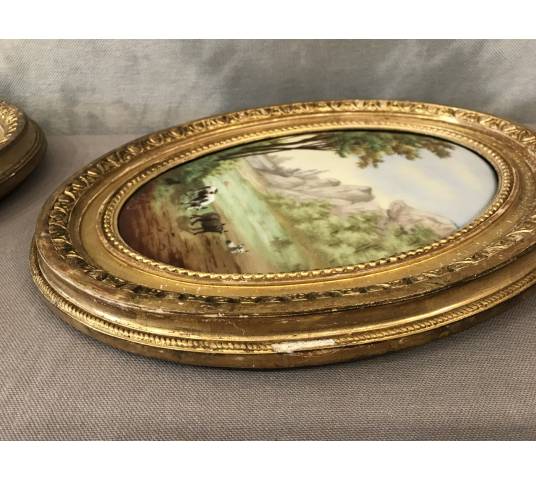 Paire de tableaux médaillon en porcelaine d'époque 19 ème