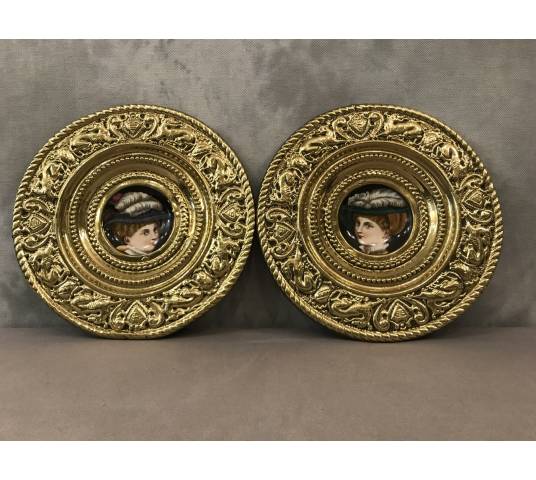 2assiettes médaillons décorative en laiton et en porcelaine d’époque 19ème